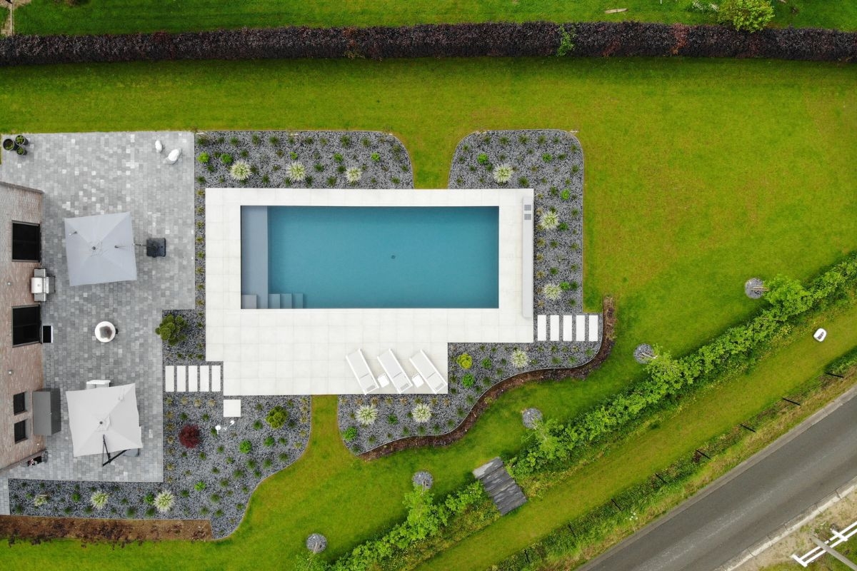 Sicher Effizient Formschoen Schwimmbadabdeckung Im Kundenprojekt Mit Abritaly Swiss Sa 2